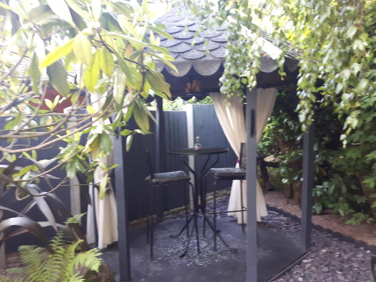Ever Wanted To Go Off Grid Then This Is For You Sutton Coldfield Exterior photo